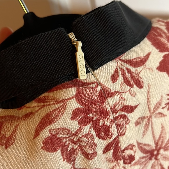 Authentic Gucci Flower print dress - Picture 8 of 11
